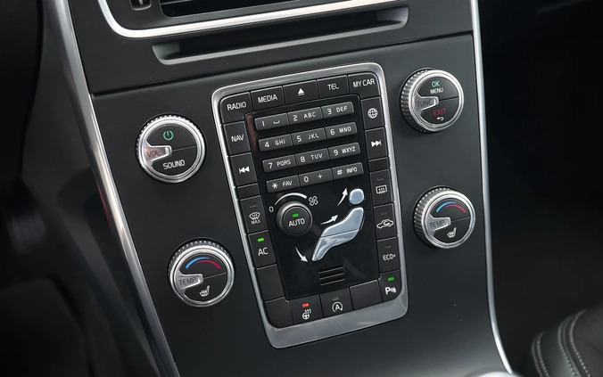 Volvo V60 cena 57800 przebieg: 207000, rok produkcji 2017 z Zawiercie małe 781